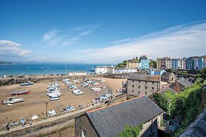 5 Belle Vue Court - 2 Bedroom Apartment - Tenby