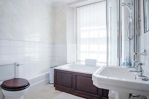 5 Belle Vue Court - 2 Bedroom Apartment - Tenby