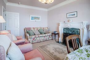 5 Belle Vue Court - 2 Bedroom Apartment - Tenby