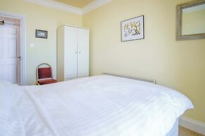 5 Belle Vue Court - 2 Bedroom Apartment - Tenby