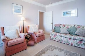 5 Belle Vue Court - 2 Bedroom Apartment - Tenby