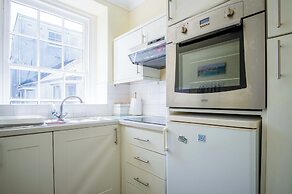 5 Belle Vue Court - 2 Bedroom Apartment - Tenby