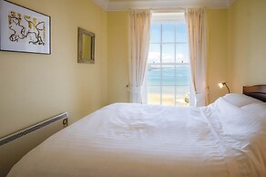 5 Belle Vue Court - 2 Bedroom Apartment - Tenby