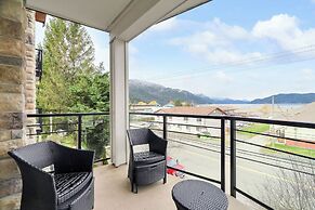 Lakefront Lux 2BR Symphony Of Comfort