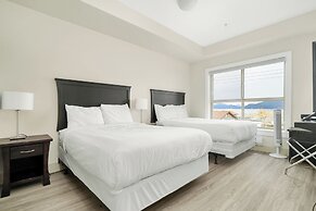Lakefront Lux 2BR Symphony Of Comfort