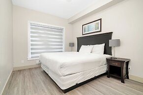 Lakefront Lux 2BR Symphony Of Comfort