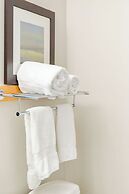 Lakefront Lux 2BR Symphony Of Comfort