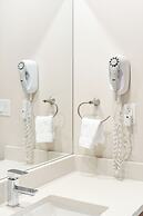 Lakefront Lux 2BR Symphony Of Comfort