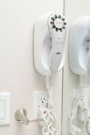 Lakefront Lux 2BR Symphony Of Comfort