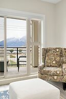 Lakefront Lux 2BR Symphony Of Comfort