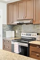 Lakefront Lux 2BR Symphony Of Comfort