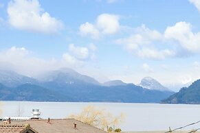 Lakefront Lux 2BR Symphony Of Comfort