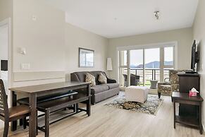 Lakefront Lux 2BR Symphony Of Comfort