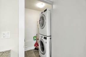 Lakefront Lux 2BR Symphony Of Comfort