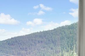 Lakefront Lux 2BR Symphony Of Comfort