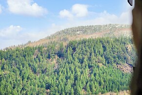 Lakefront Lux 2BR Symphony Of Comfort