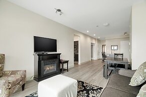 Lakefront Lux 2BR Symphony Of Comfort