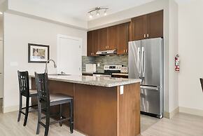 Lakefront Lux 2BR Symphony Of Comfort