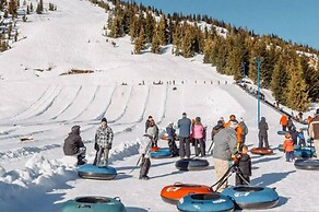 Lakefront Lux 2BR Symphony Of Comfort