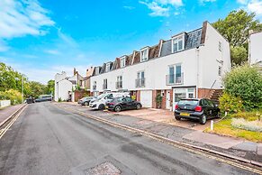 Sunset Townhouse With Free Parking