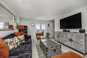 Sunset Townhouse With Free Parking