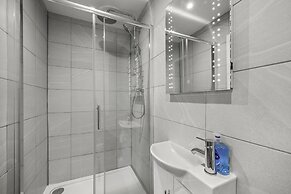 Sunset Townhouse With Free Parking