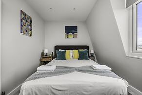 Sunset Townhouse With Free Parking