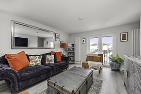 Sunset Townhouse With Free Parking