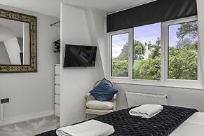 Sunset Townhouse With Free Parking