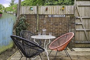 Sunset Townhouse With Free Parking