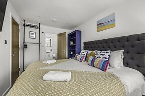 Sunset Townhouse With Free Parking