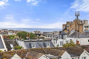 Sunset Townhouse With Free Parking