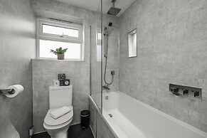 Sunset Townhouse With Free Parking