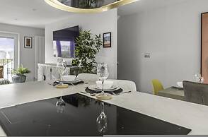 Sunset Townhouse With Free Parking