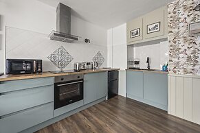 Beachfront Apartment With Sea View By My Getaways