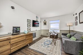 Beachfront Apartment With Sea View By My Getaways