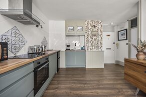 Beachfront Apartment With Sea View By My Getaways