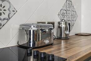 Beachfront Apartment With Sea View By My Getaways