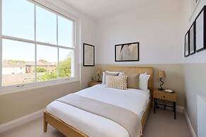 The Camden Hideout - Modish and Bright 2bdr Flat