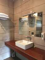 Goroomgo The Sojourn, Adharshila & Gulmohar Cottages Dharamsala