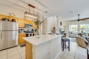 7 Mi to Disney: Kissimmee Poolside Paradise!