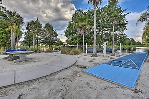 7 Mi to Disney: Kissimmee Poolside Paradise!