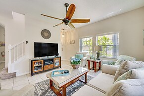 7 Mi to Disney: Kissimmee Poolside Paradise!