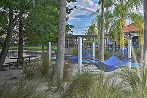 7 Mi to Disney: Kissimmee Poolside Paradise!