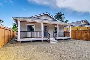 Charming Westport Abode w/ Hot Tub, Deck & Yard!