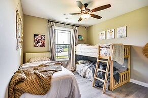 Steps to Park: Quiet Home w/ Yard in Columbia