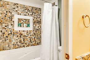 Beachfront Views: Breezy Port Aransas Condo!