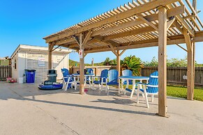 Beachfront Views: Breezy Port Aransas Condo!