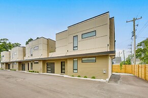 Traverse City Townhome: Walk to Boardman Lake!