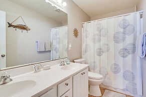 Lake of The Ozarks Condo w/ Pool in Camdenton